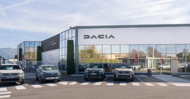 Découvrez notre concession Dacia Aubagne !

Notre équipe vous accueille pour vous faire découvrir l’univers Dacia : véhicules neufs, occasions certifiées, offres personnalisées et services exclusifs.
Nos experts vous accompagnent à chaque étape de votre projet automobile pour vous offrir une expérience unique et sur-mesure.

📍 1565 Chem. de Ceinture, 13400 Aubagne

Au quotidien, prenez les transports en commun. #SeDéplacerMoinsPolluer