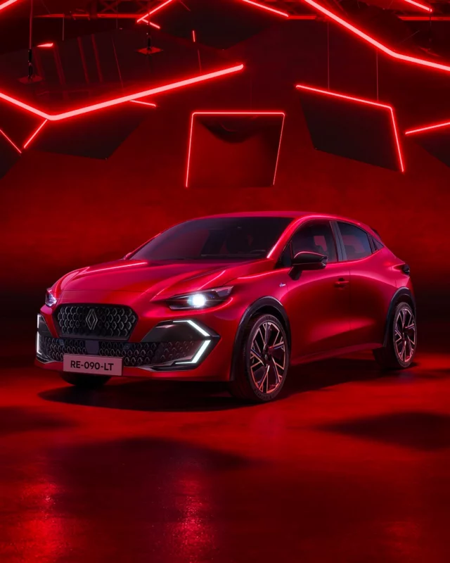 premières prises de vue, déjà iconique

nouvelle #Renault #Clio #fullhybrid #ETech 160 ch sans recharge

choix stylistiques audacieux, allure sportive, signature lumineuse inédite, calandre animée par un dégradé de losanges pour un regard magnétique et percutant

première mondiale en 2025
lancement en 2026

en savoir plus : lien en bio

pour les trajets courts, privilégiez la marche ou le vélo. #SeDéplacerMoinsPolluer